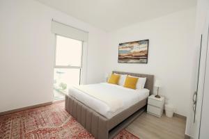 Yas Island 2BR Canal View Near Yas Parks