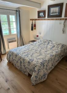 Maison Traditionnelle À Lîle DYeu