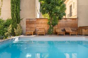 Discovery - a villa with a swimming pool that revealsits charm