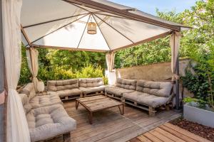 Discovery - a villa with a swimming pool that revealsits charm