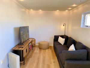 Waterfront Cottage E8 with Jacuzzi