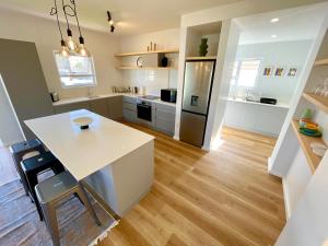 Waterfront Cottage E8 with Jacuzzi