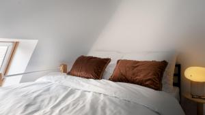 ProperUNIT Bright Apartment in Old Town with AC