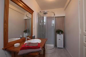 B&B / Chambres d'hotes Ferme du Rupalley : Chambre Quadruple avec Salle de Bains Privative