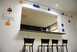 Steps from the Beach! Geek Themed Condo