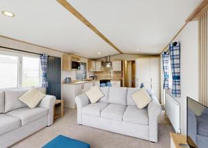 Unity Skirlington Coast Yorkshire