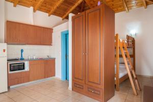 Chroma for 2, Finikounda 1