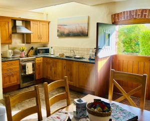 The Old Cowshed - Cosy Cottage