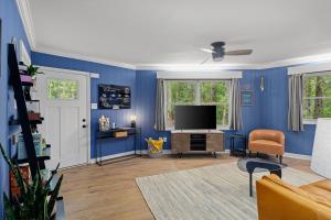 Fun & Funky Asheville Home with Pool Table, Darts