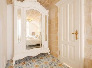 Casa Reale-Romantic Suite with Bath Tub in Old Town