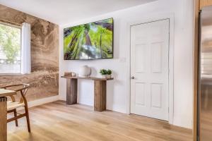 LUX 6BR 3BA Stylish House Pool Jacuzzi