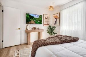 LUX 6BR 3BA Stylish House Pool Jacuzzi