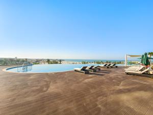 FIRST CLASS Studio Premium Coastal Living