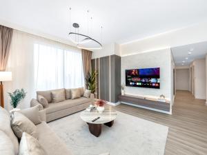 RV30 Burj Khalifa & Fountain View Pool-Gym