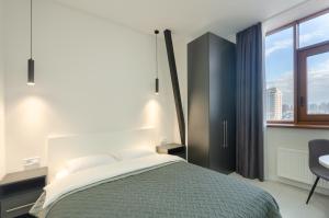 14-2 Diplomat Hall, Zhylianska 59, Kyiv centre, panoramic city view, 15 kW backup power, Petrovdom Apartment