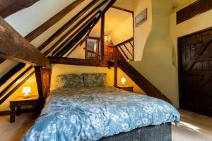 Stylish Harlow Studio w Garden Access & Fast WiFi