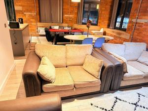 Spacious 2BR Apartment in Bradford | Sleeps 6