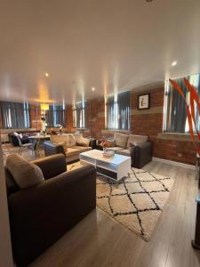 Spacious 2BR Apartment in Bradford | Sleeps 6