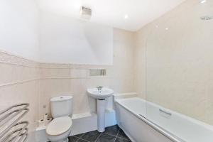 Exclusive 1 Bedroom Flat with car parking!