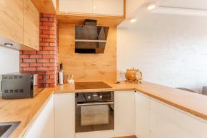 Paryska Deluxe Apartment by BookingHost