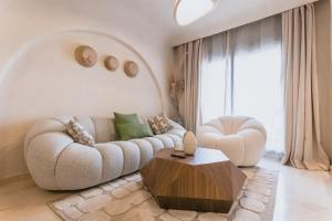 City Center 1 BED Apartments - Miramas - Pool and gym