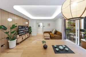 Stylish Japandi-Inspired City Apartment