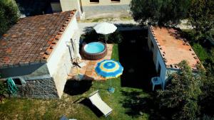 Camera Nest con vista giardino