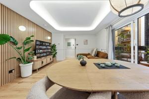 Stylish Japandi-Inspired City Apartment