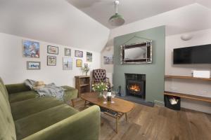 St Clements Cottage - FREE WiFi - Pets Welcome - Great Outdoor Area - Close to Sea