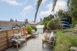 St Clements Cottage - FREE WiFi - Pets Welcome - Great Outdoor Area - Close to Sea