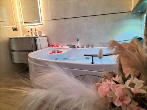 Camera in Villa con Jacuzzi privata e Vista Mare