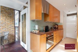 Richmond Three Bedroom Flat Parking