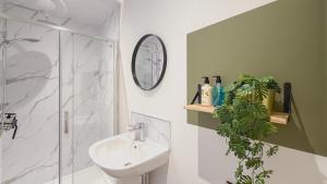 Mather Road 5 Bedroom 5 En-Suite Contractor House in Oxton by Rework Accommodation