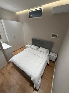 Apartment 27