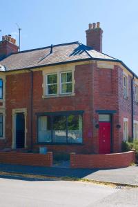 The Victorian Post House - Central Frome