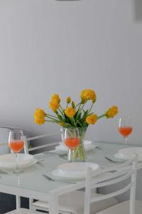 Functional Family Apartment in the City Center with Balcony by Noclegi Renters