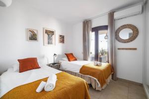 Apartment with Sea Views, Terrace & Pool, Nerja