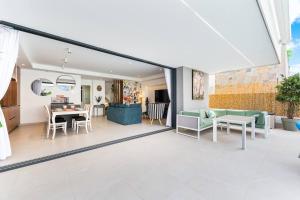 Villa de lujo con jacuzzi, cine, billar y futbolín