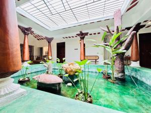 Courtyard Castle - Private Villa and Rooms