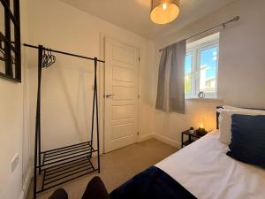 Classy 4-Bedroom Marylebone Retreat with Fast Wifi
