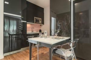 Infinitely Pink Suite Picasso-Inspired REMS