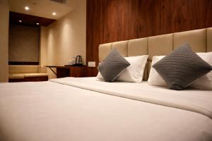 Hotel Regal Crest