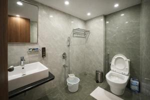 Hotel Regal Crest