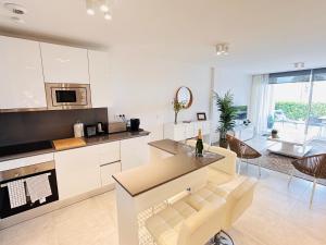 Brand New Pool view apartment Groundfloor 6p 2BR - La cala de Mijas - Casa Banderas - w Terrace and garden - close to Golf courts