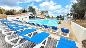 3 Bed House - Sleeps 6 - Parking - Wifi