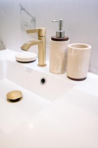 4P-1BR -Eiffel Tower View - Fully Renovated - A-C