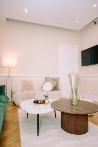 4P-1BR -Eiffel Tower View - Fully Renovated - A-C