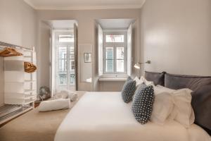 B1 Luminous Gem for 6 in BICA Neighborhood - LIS Downtown!