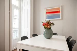 B1 Luminous Gem for 6 in BICA Neighborhood - LIS Downtown!