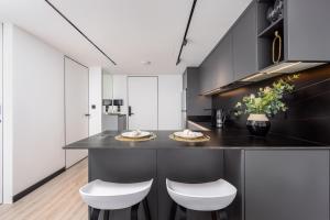 Suite Isola 1BR Pool Gym Access Harmony